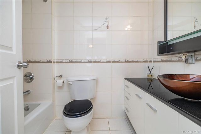 8375 117th Street 6F, Kew Gardens, NY 11418