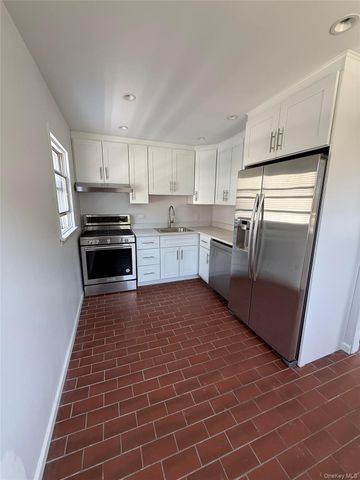 59 Wood Street 1st floor, Lynbrook, NY 11563
