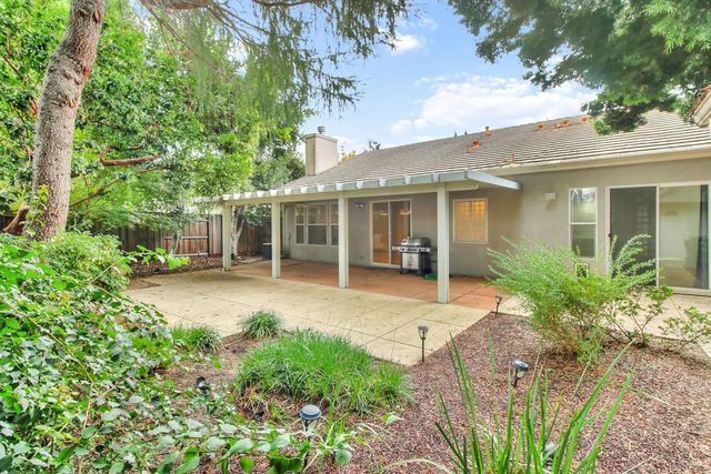 28 Eastham Ct, Sacramento, CA 95833