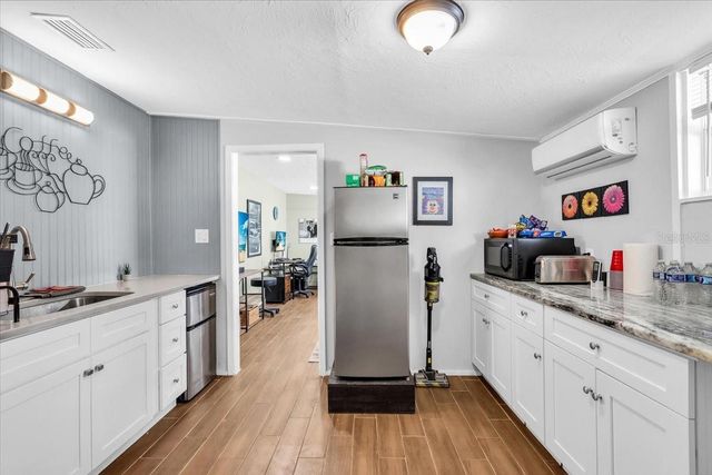 719 35TH STREET W, Bradenton, FL 34205