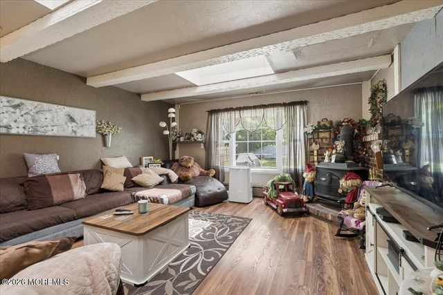 42 Walnut Street, Edison, NJ 08817