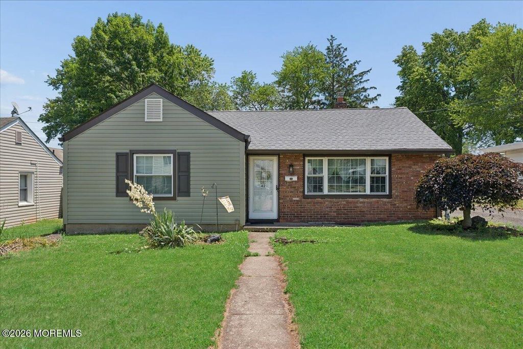 42 Walnut Street, Edison, NJ 08817