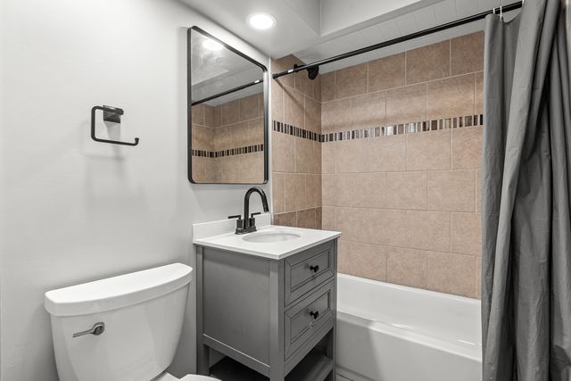 2231 S 58th Court, Cicero, IL 60804