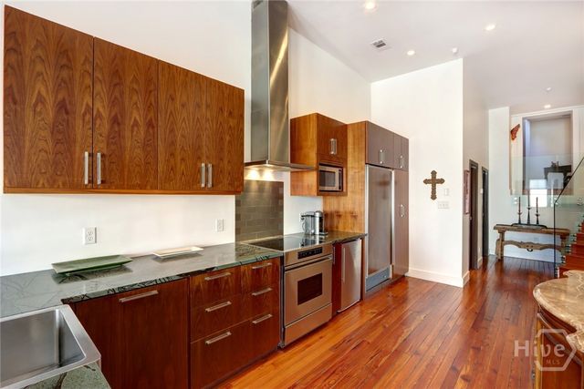 9 W York Street 306, Savannah, GA 31401