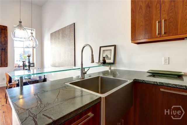 9 W York Street 306, Savannah, GA 31401