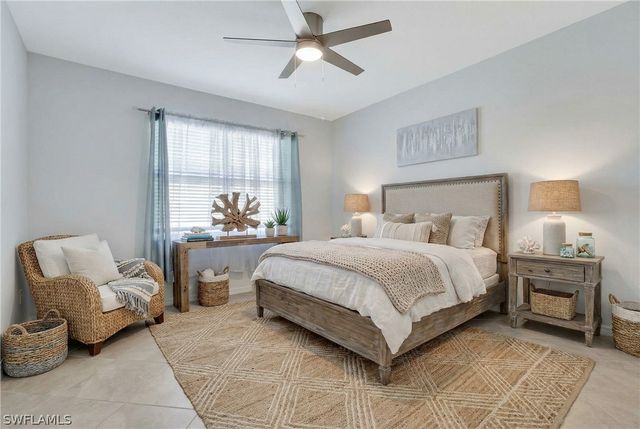 2567 Vine AVE, Naples, FL 34120