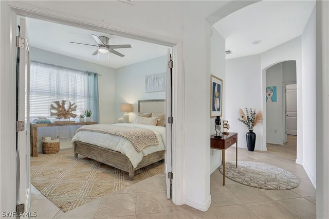 2567 Vine AVE, Naples, FL 34120