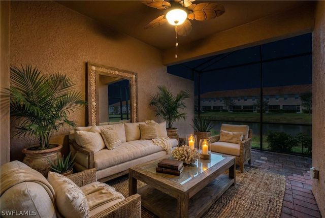 2567 Vine AVE, Naples, FL 34120