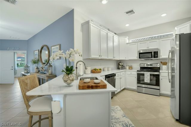 2567 Vine AVE, Naples, FL 34120