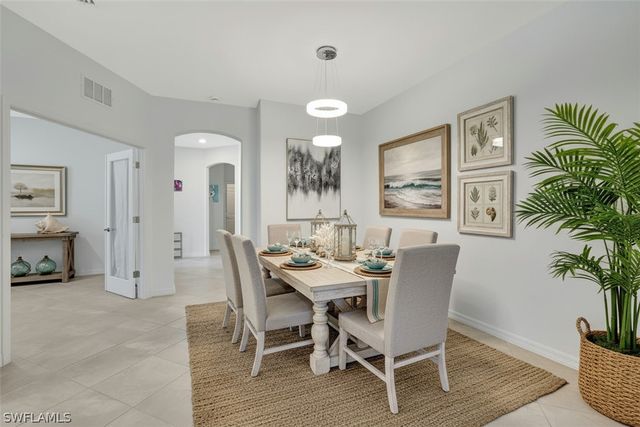 2567 Vine AVE, Naples, FL 34120