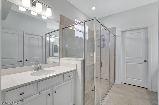 2567 Vine AVE, Naples, FL 34120