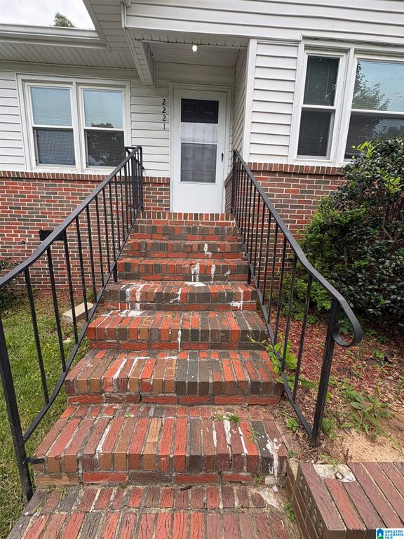 2221 3RD STREET NW, Center Point, AL 35215