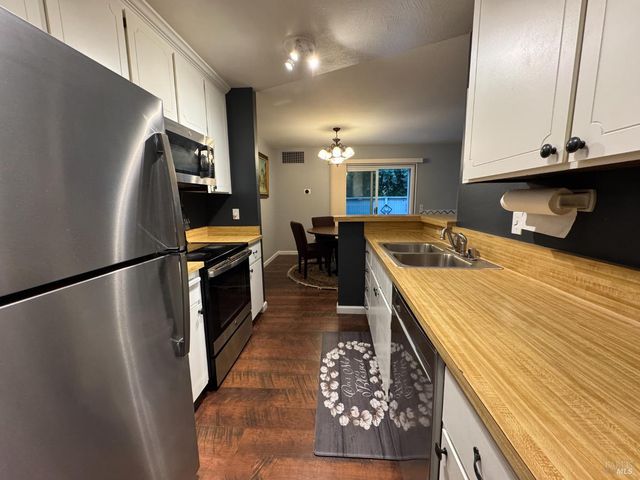 58 Scottsdale Way, Novato, CA 94945