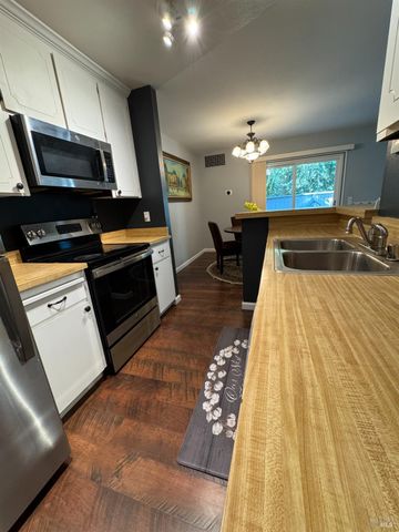 58 Scottsdale Way, Novato, CA 94945