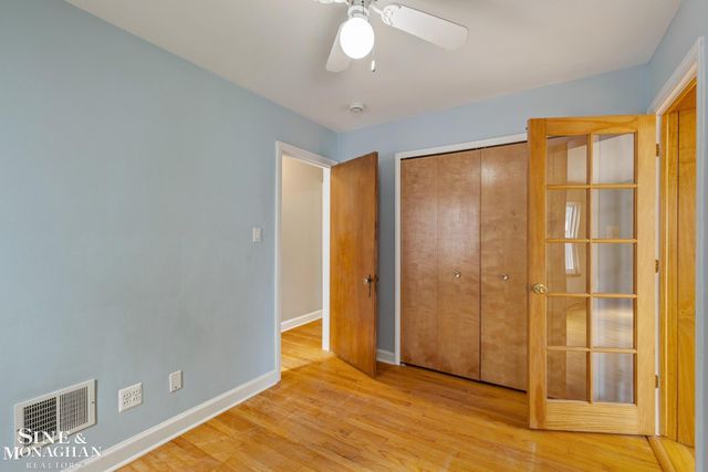 1242 Roslyn Road, Grosse Pointe Woods, MI 48236