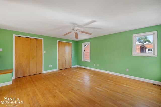 1242 Roslyn Road, Grosse Pointe Woods, MI 48236