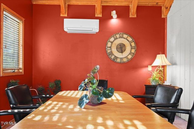 1305 Knob Creek Road, Johnson City, TN 37604