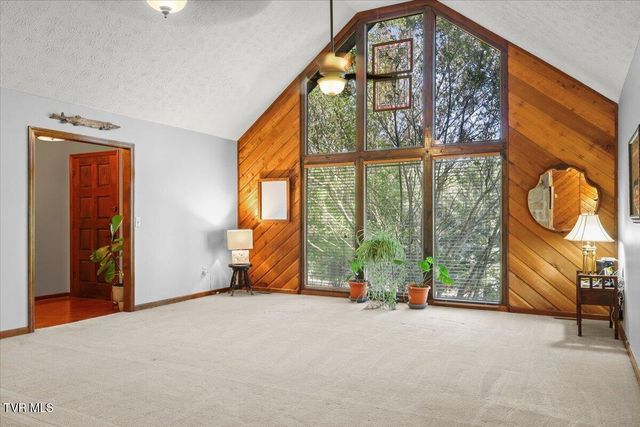 1305 Knob Creek Road, Johnson City, TN 37604