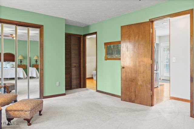 1305 Knob Creek Road, Johnson City, TN 37604