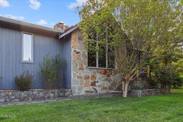 1305 Knob Creek Road, Johnson City, TN 37604