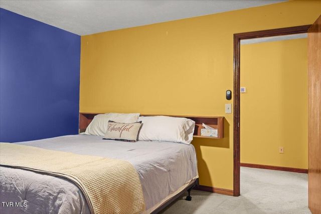 1305 Knob Creek Road, Johnson City, TN 37604