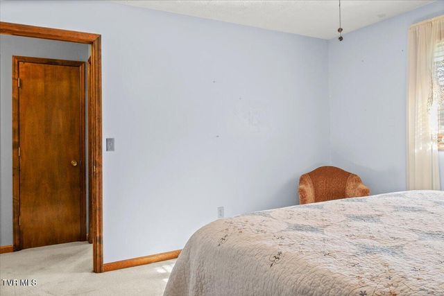 1305 Knob Creek Road, Johnson City, TN 37604