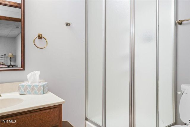 1305 Knob Creek Road, Johnson City, TN 37604