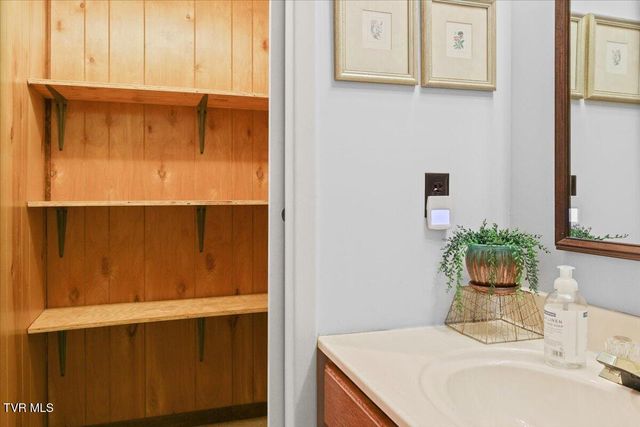 1305 Knob Creek Road, Johnson City, TN 37604