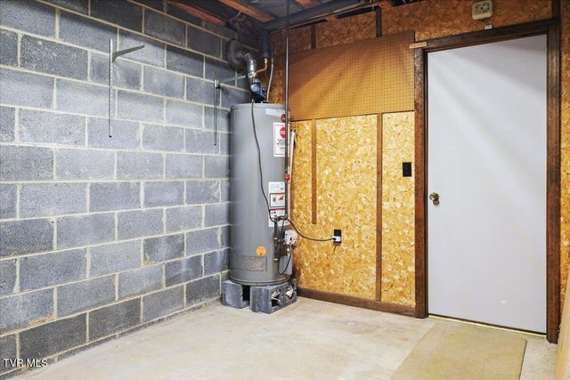 1305 Knob Creek Road, Johnson City, TN 37604