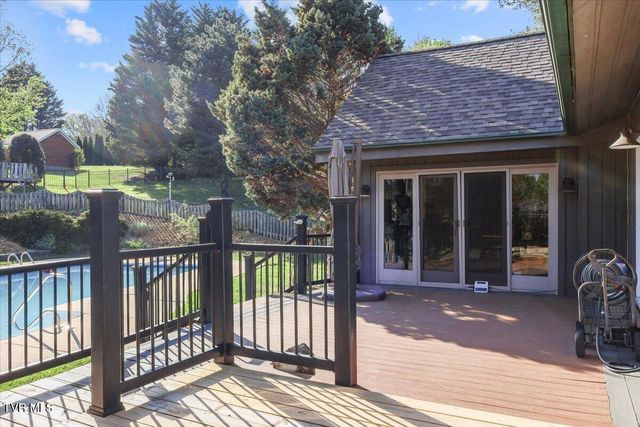 1305 Knob Creek Road, Johnson City, TN 37604