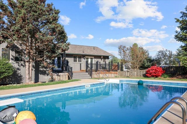 1305 Knob Creek Road, Johnson City, TN 37604