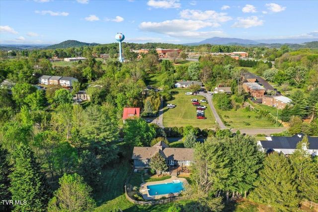 1305 Knob Creek Road, Johnson City, TN 37604