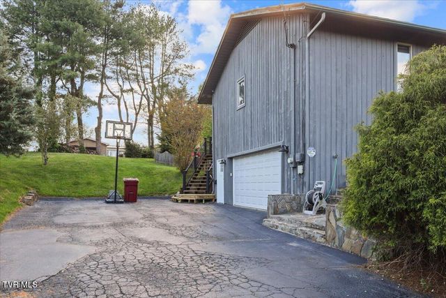 1305 Knob Creek Road, Johnson City, TN 37604