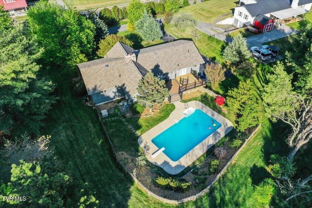 1305 Knob Creek Road, Johnson City, TN 37604