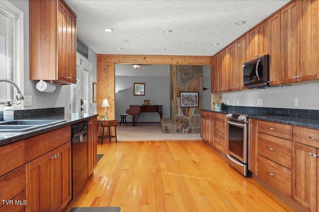 1305 Knob Creek Road, Johnson City, TN 37604