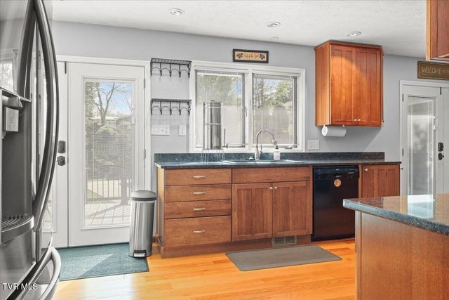 1305 Knob Creek Road, Johnson City, TN 37604