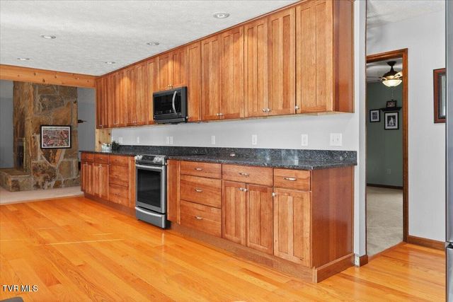 1305 Knob Creek Road, Johnson City, TN 37604