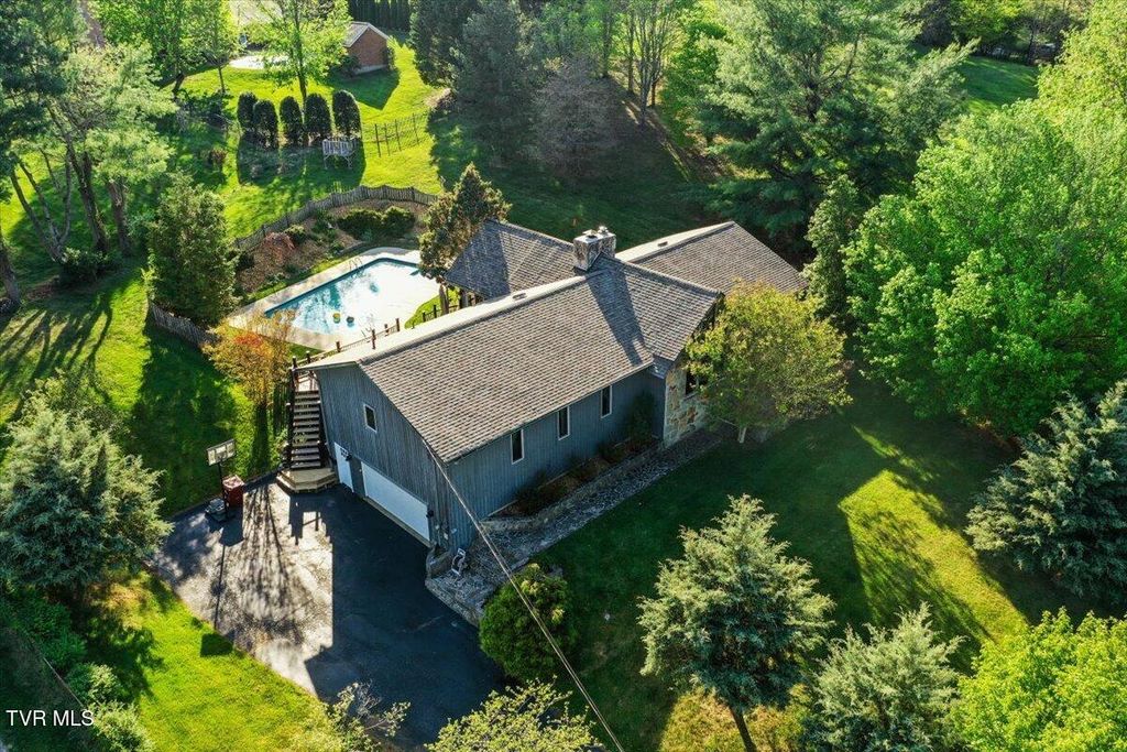 1305 Knob Creek Road, Johnson City, TN 37604