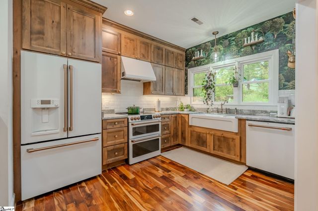 130 Raptor Way, Landrum, SC 29356