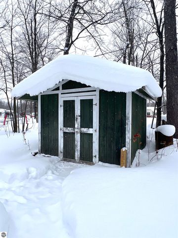 3437 US-131 N, Kalkaska, MI 49646