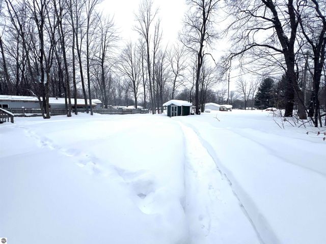 3437 US-131 N, Kalkaska, MI 49646