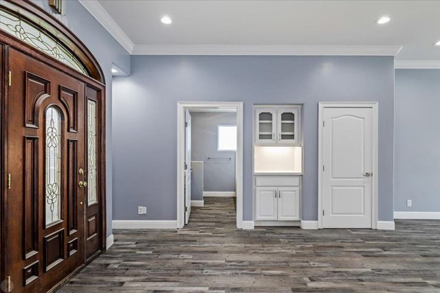 1046 Shoreline Dr, Copperopolis, CA 95228