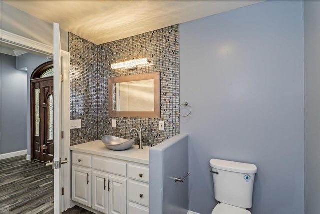 1046 Shoreline Dr, Copperopolis, CA 95228