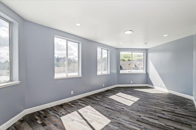 1046 Shoreline Dr, Copperopolis, CA 95228