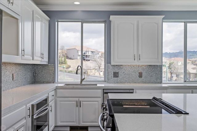 1046 Shoreline Dr, Copperopolis, CA 95228