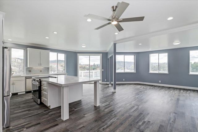 1046 Shoreline Dr, Copperopolis, CA 95228