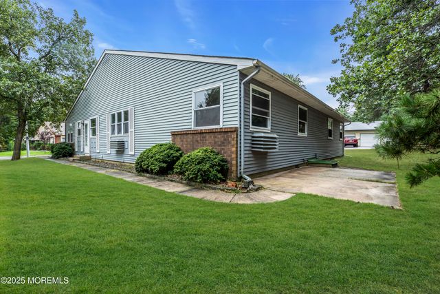 4b Pembroke Lane 52, Whiting, NJ 08759