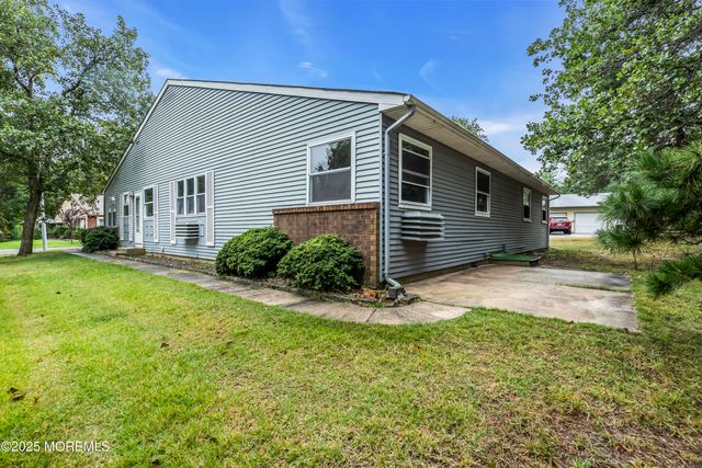 4b Pembroke Lane 52, Whiting, NJ 08759