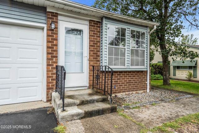 4b Pembroke Lane 52, Whiting, NJ 08759