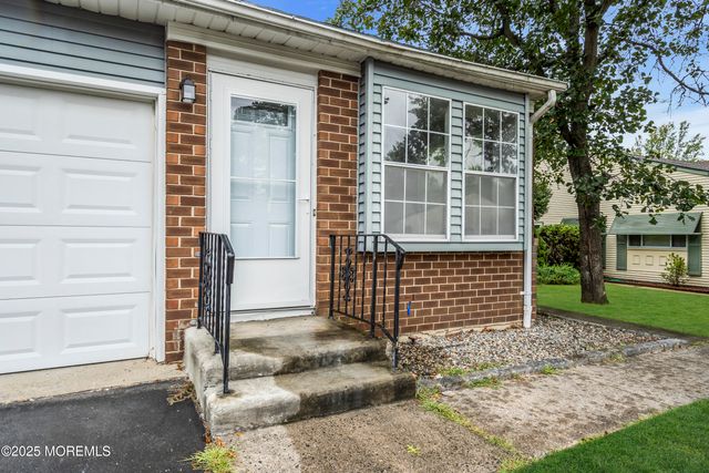 4b Pembroke Lane 52, Whiting, NJ 08759